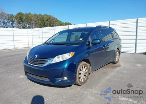 2011 Toyota Sienna Xle V6 z USA, uszkodzony, nr VIN 5TDYK3DC2BS012458